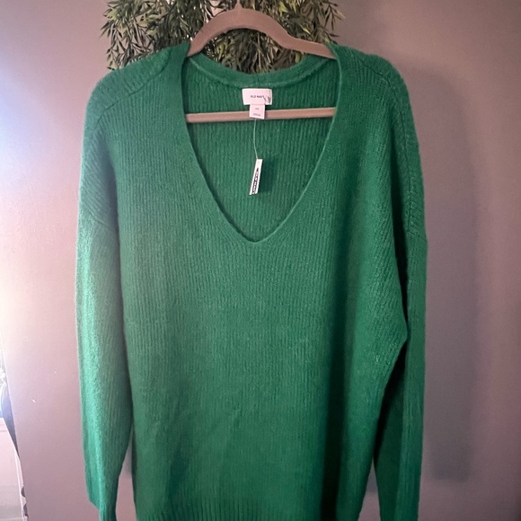 Old Navy Vibrant Green V-Neck Sweater for Women - Picture 3 of 4